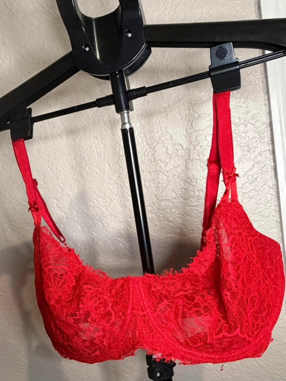Victoria’s Secret Dream Angels Red Eyelash Lace Bra 38G